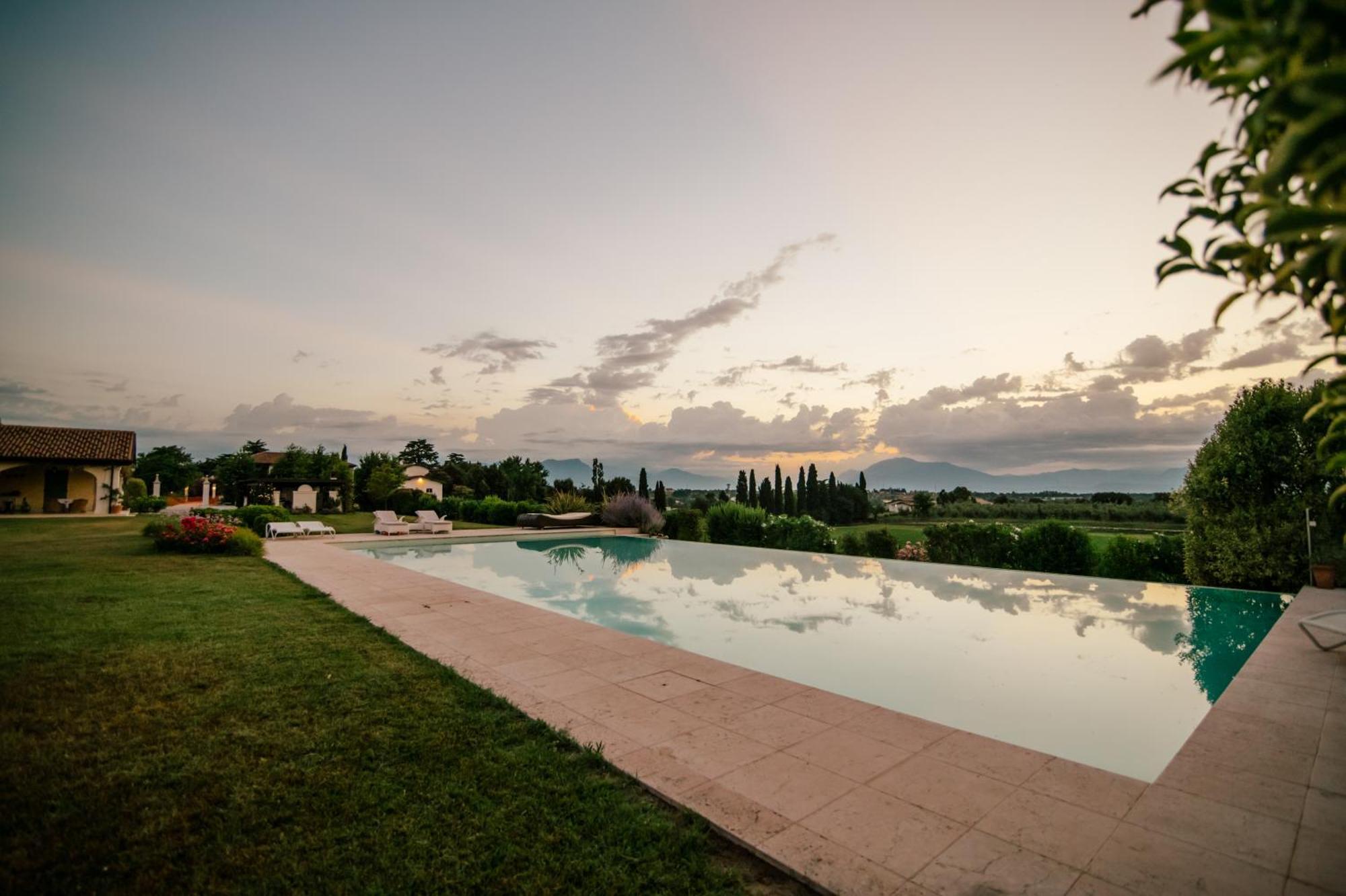 Villa San Pietro Desenzano del Garda Buitenkant foto